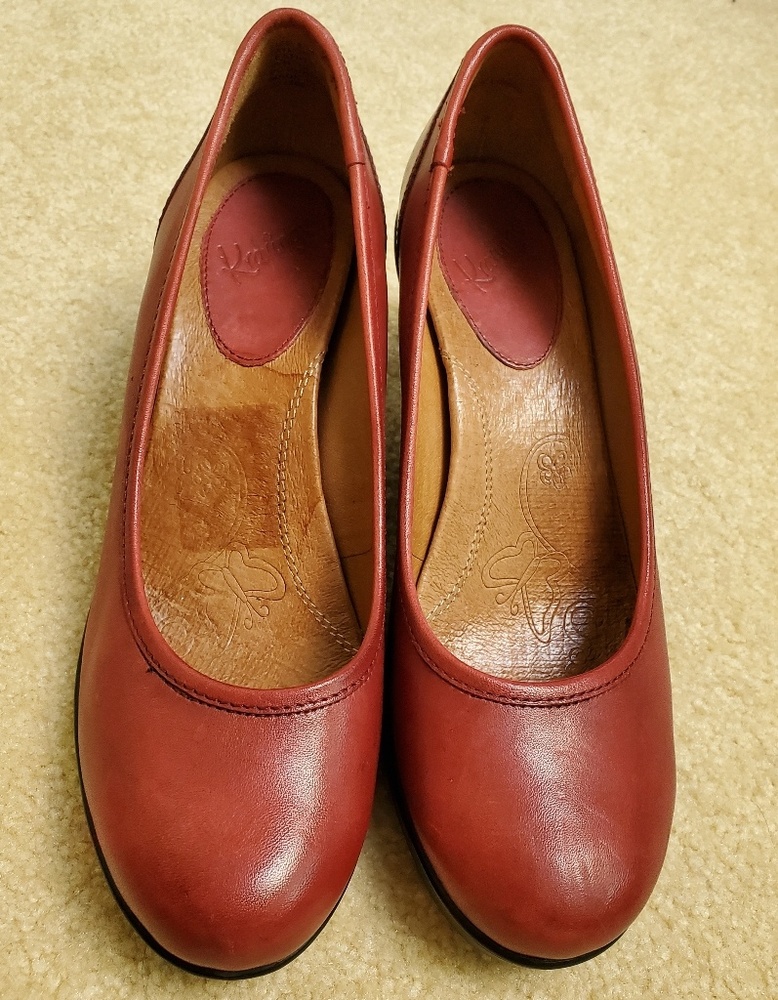 Red Kravings by Klogs heel shoes Size 8.5 NWOT